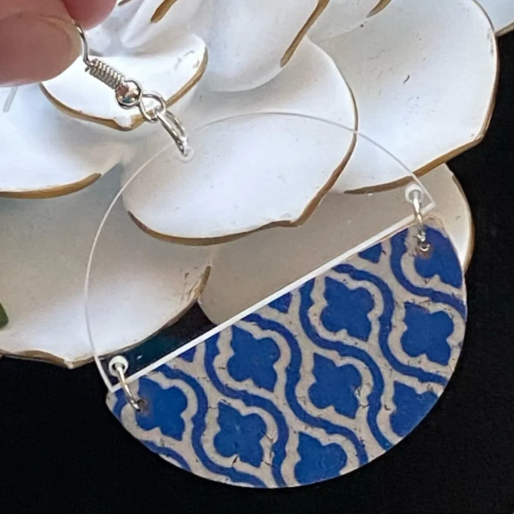 Moroccan Design Cork & Clear Acrylic Circular Drop Earrings NWT